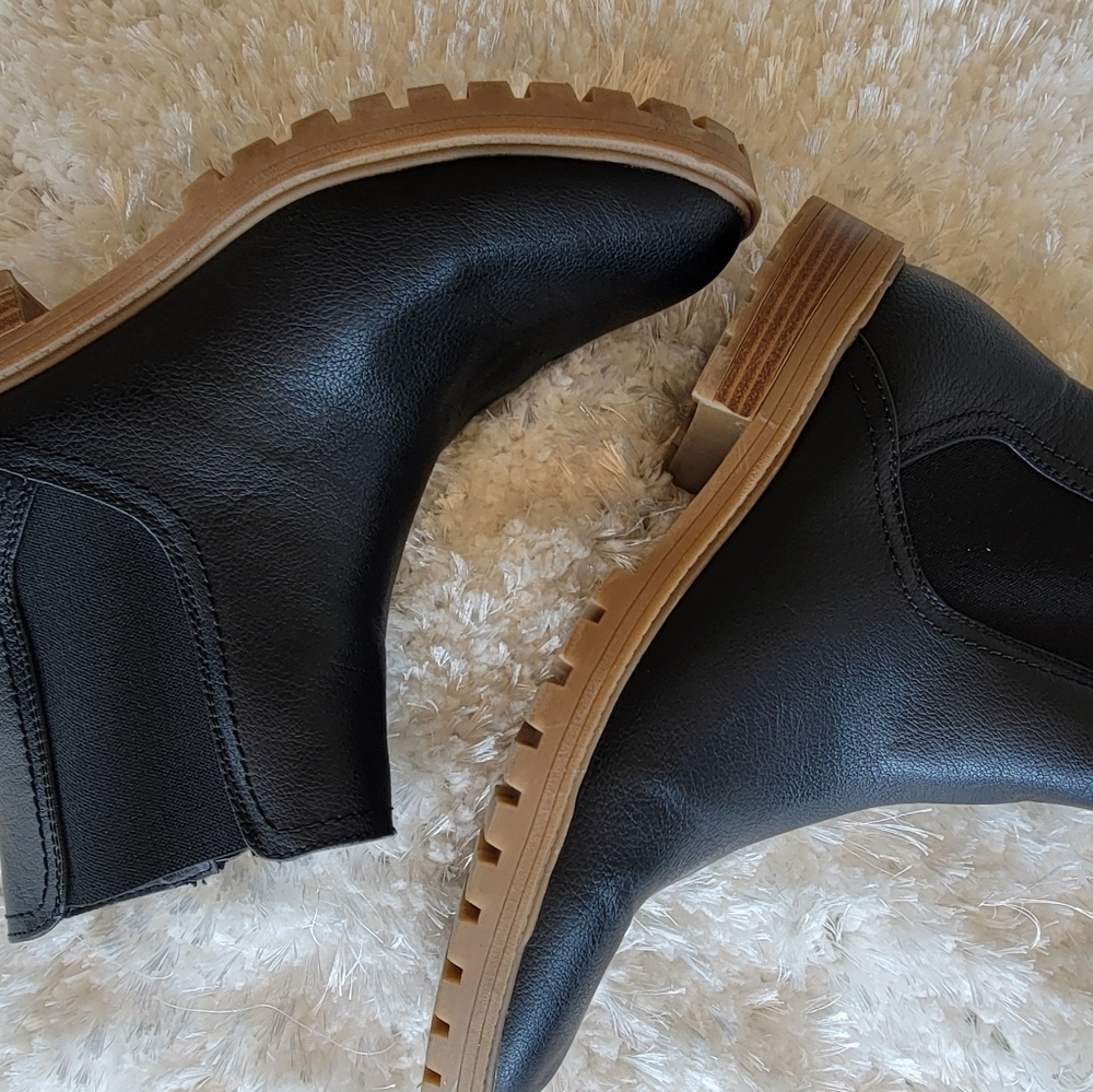 Black Leather Ankle Boots with Elastic Panels - Picture 5 of 9